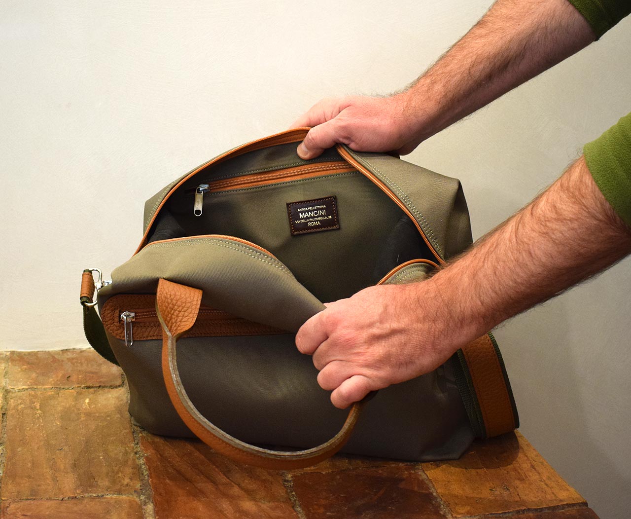 Globe, italian handmade travel bag - Mancini Leather Since 1918